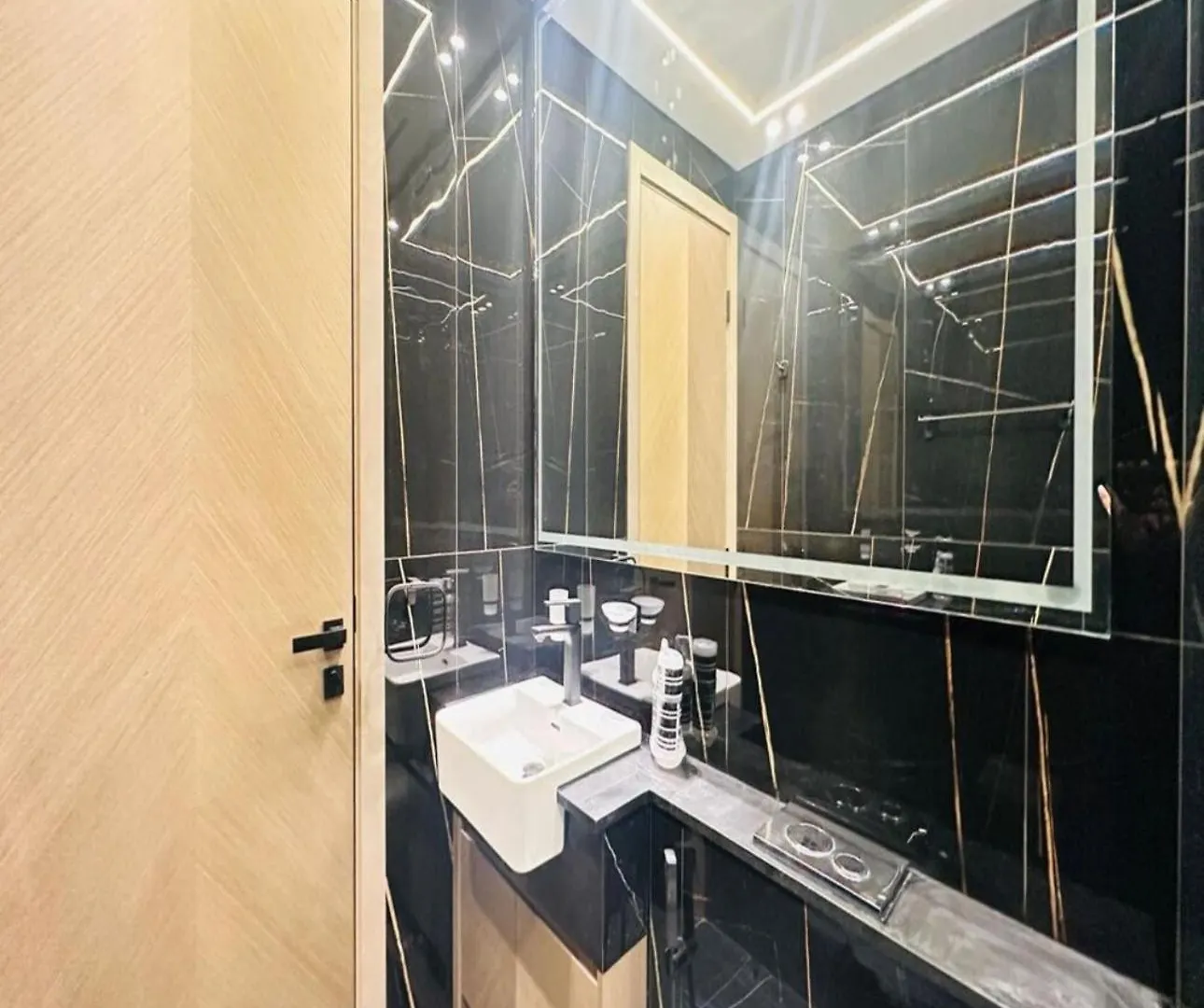 Oyo Home 1385 Standard 1Bedroom Apartment Dubai
